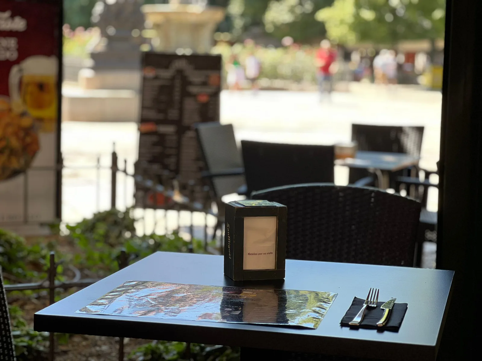 Terraza de Mediterranean Taste con Plaza Bib-Rambla al fondo